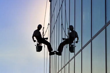 Servicii de cleaning prestate prin alpinism utilitar Image